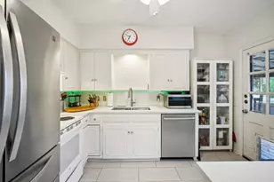 801 Bishop St, Smithville, TX 78957 - Photo 21