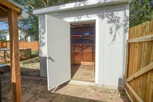 1217 Jones St, Smithville, TX 78957 - Photo 27