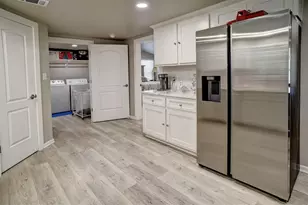 1217 Jones St, Smithville, TX 78957 - Photo 9