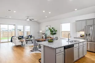 8204 Silhouette St, Austin, TX 78744 - Photo 5