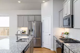 8204 Silhouette St, Austin, TX 78744 - Photo 3