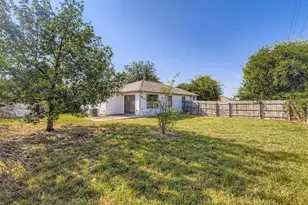 101 Bandara Woods Blvd, Elgin, TX 78621 - Photo 11