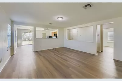 101 Bandara Woods Boulevard, Elgin, TX 78621 - Photo 3