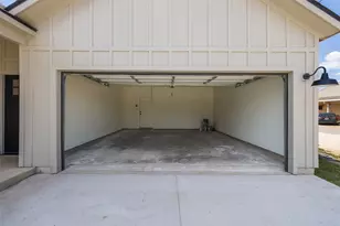 271 S Manse Ave, Giddings, TX 78942 - Photo 5