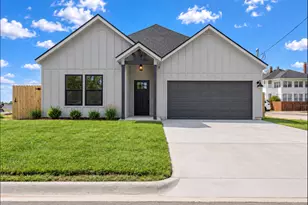 271 S Manse Ave, Giddings, TX 78942 - Photo 1