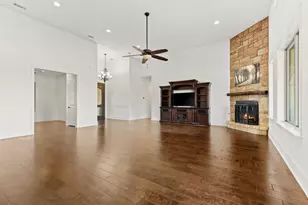 1124 Co Rd 301, Elgin, TX 78621 - Photo 11