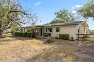 410 N Burnet St, Manor, TX 78653 - Photo 3