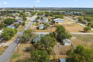 410 N Burnet St, Manor, TX 78653 - Photo 35