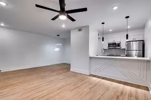 704 W 21st St, Austin, TX 78705 - Photo 5