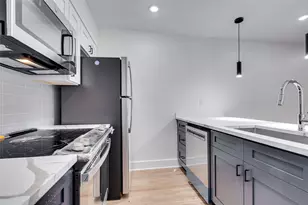 704 W 21st St, Austin, TX 78705 - Photo 13