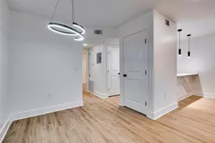 704 W 21st St, Austin, TX 78705 - Photo 7