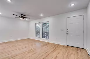 704 W 21st St, Austin, TX 78705 - Photo 3