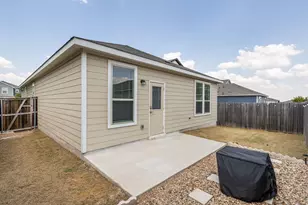 428 Stone Water Ln, Jarrell, TX 76537 - Photo 21