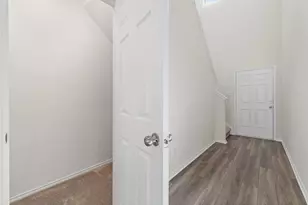 201 Katie Elder Dr, Jarrell, TX 76537 - Photo 11