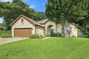 302 N Carriage Hills Dr, Georgetown, TX 78626 - Photo 1