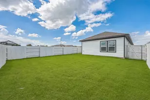 107 Honeybee Ln, Elgin, TX 78621 - Photo 15