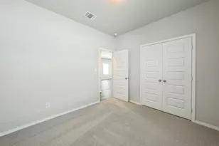 107 Honeybee Ln, Elgin, TX 78621 - Photo 11