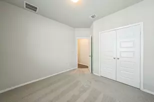 107 Honeybee Ln, Elgin, TX 78621 - Photo 5