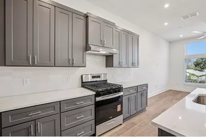 200 W 56th Street #8102, Austin, TX 78751 - Photo 9