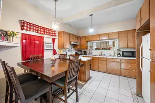 909 W 3rd St, Taylor, TX 76574 - Photo 7