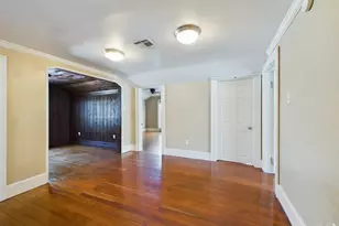 705 E 32nd St, Austin, TX 78705 - Photo 9