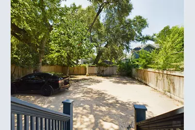 705 E 32nd Street, Austin, TX 78705 - Photo 13