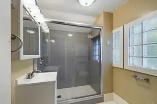 705 E 32nd St, Austin, TX 78705 - Photo 17