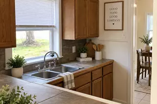 734 Trinity St, Lockhart, TX 78644 - Photo 3