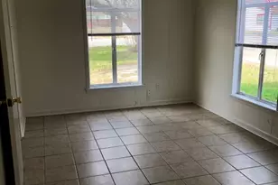 734 Trinity St, Lockhart, TX 78644 - Photo 5