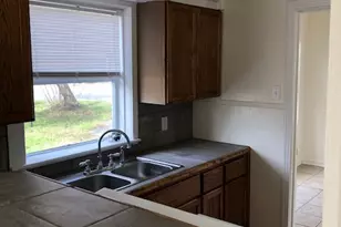 734 Trinity St, Lockhart, TX 78644 - Photo 7