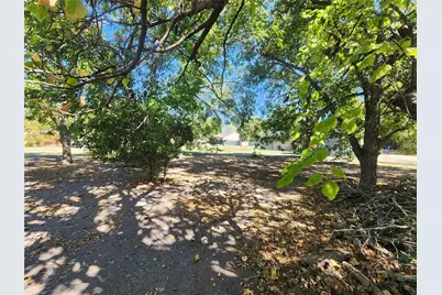 303 E Wolf Street, Granger, TX 76530 - Photo 3