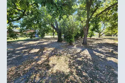 303 E Wolf Street, Granger, TX 76530 - Photo 7