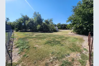 303 E Wolf Street, Granger, TX 76530 - Photo 5