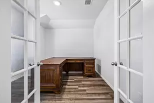 168 Onna St, Taylor, TX 76574 - Photo 5