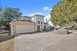 1030 Daviot Dr, Briarcliff, TX 78669 - Photo 3