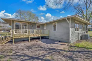 1309 Sloan St, Taylor, TX 76574 - Photo 29