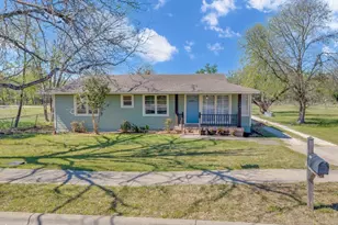 1309 Sloan St, Taylor, TX 76574 - Photo 3