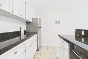 304 E 33rd St, Austin, TX 78705 - Photo 11