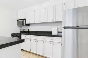 304 E 33rd St, Austin, TX 78705 - Photo 9