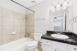 304 E 33rd St, Austin, TX 78705 - Photo 19