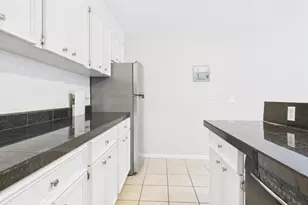 304 E 33rd St, Austin, TX 78705 - Photo 11