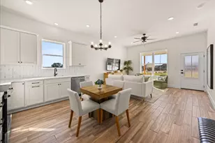 802 S Creek St, Fredericksburg, TX 78624 - Photo 5