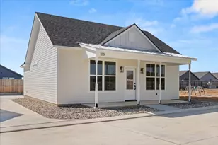 802 S Creek St, Fredericksburg, TX 78624 - Photo 1