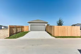 557 Porter Country Pkwy, Buda, TX 78610 - Photo 17