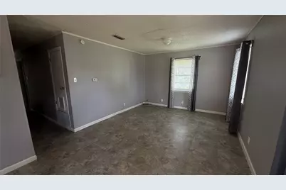 806 W 8th Street, Taylor, TX 76574 - Photo 3