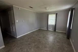 806 W 8th St, Taylor, TX 76574 - Photo 3