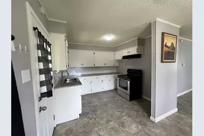 806 W 8th Street, Taylor, TX 76574 - Photo 5