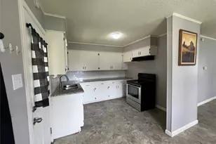 806 W 8th St, Taylor, TX 76574 - Photo 5