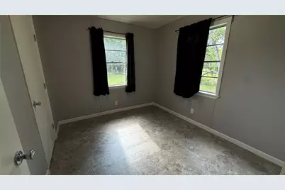 806 W 8th Street, Taylor, TX 76574 - Photo 9