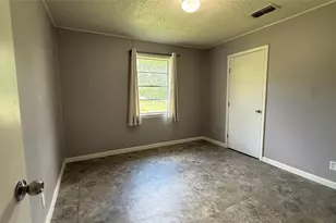 806 W 8th St, Taylor, TX 76574 - Photo 11
